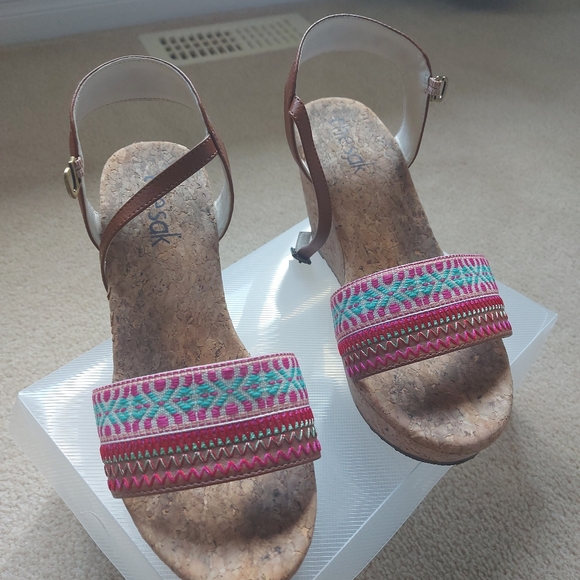 Sandals - Picture 1 of 5